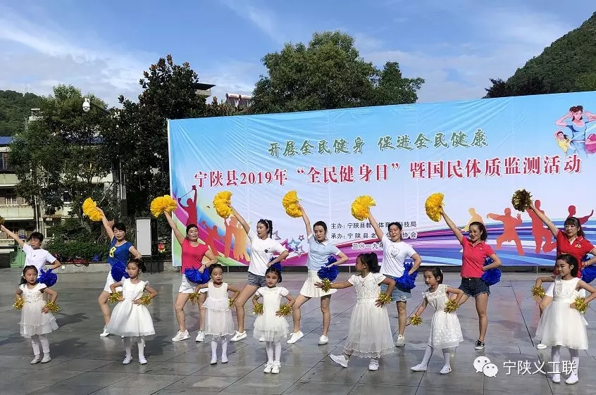 江蘇省鑄造協(xié)會(huì)與江蘇省石化裝備行業(yè)協(xié)會(huì)共同主辦“大山里的校園藝術(shù)”暑期興趣班匯報(bào)演出