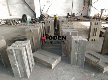 合金板錘性能特點